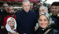 Cumhurbaşkanı Erdoğan, Sultanahmet'te vatandaşların kandilini kutladı