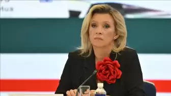 Zaharova’ya basın toplantısı sırasında telefon şoku