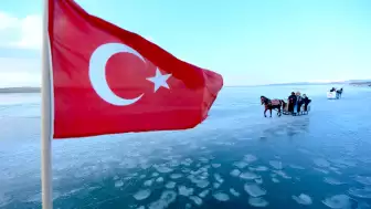 Çıldır Gölü'nde atlı kızak turizmi