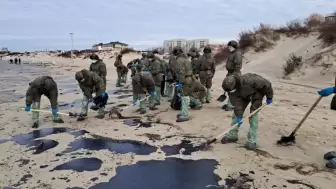 Kerç Boğazı'nda Rus petrol tankeri faciası: Karadeniz kıyıları petrole bulandı