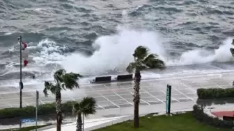 Meteoroloji'den İzmir'e uyarı: Kuvvetli rüzgar ve fırtına geliyor