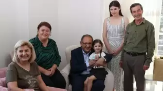 Bakan Özhaseki, depremzede Şahin ailesini ziyaret etti