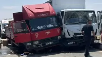 Ankara'da iki kamyon çarpıştı, 3 kişi yaralandı