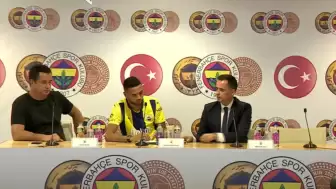 Fenerbahçe'nin yeni golcüsü imzayı attı: "Rakip forvetlere bakmıyorum"