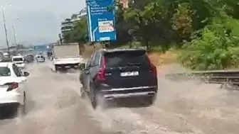 Kocaeli'de sağanak yağış sonrası cadde ve sokaklar sular altında kaldı
