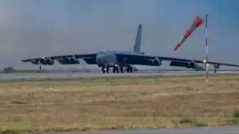 ABD'ye ait B-52 bombardıman uçağı Romanya'dan havalandı
