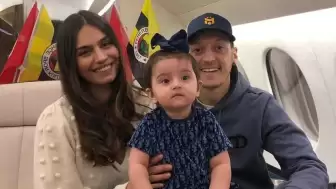 Kendisi de iki kız babası olan Mesut Özil çocuklar için kolları sıvadı!
