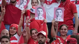 Merih Demiral’a destek: Maskesini takıp ‘Bozkurt’ yaptılar