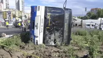 Ankara'da belediye otobüsü devrildi: 5 kişi yaralandı