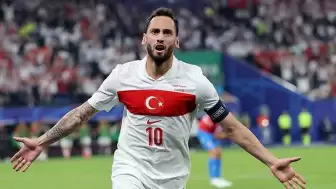 Hakan Çalhanoğlu, Altın Top ödülüne aday gösterildi