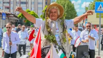 Kırklareli 15. Hasat ve Bağ Bozumu Şenlikleri, Rumeli Balkan kültürünü yaşatıyor!