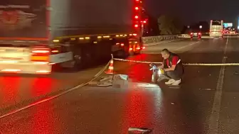 Önce motosiklet ardından otomobil çarptı! Yolun karşısına geçmeye çalışan yayanın feci ölümü