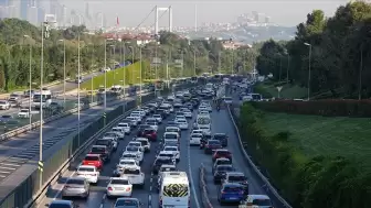 İstanbul'da trafik yoğunluğu! Araçlar güçlükle ilerliyor