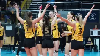 VakıfBank, Calcit Kamnik'i 3-0 mağlup ederek gruptan çıkmayı garantiledi