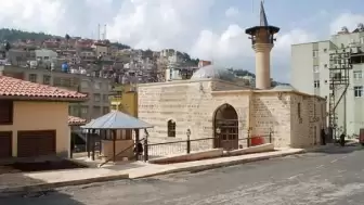 Hatay'da deprem sonrası restorasyonu tamamlanan cami ibadete açıldı