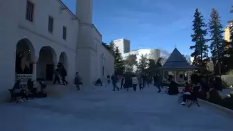 Türkiye'nin inşa ettiği Tiran Namazgah Camii'ne ziyaretçi akını