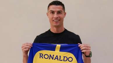 Cristiano Ronaldo resmen Al Nassr'da! Yeni formasıyla pozunu verdi...