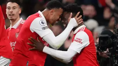 Arsenal, Manchester United'ı 90'da devirdi