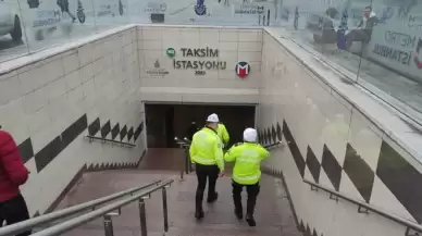 Taksim metrosunda yolcu raylara düştü: Seferler durdu