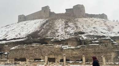 Tarihi Gaziantep Kalesi depremde yıkıldı