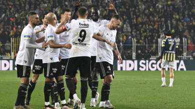 Tarihi maçta Beşiktaş, Fenerbahçe'yi 4-2 ile geçti