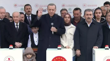 Cumhurbaşkanı Erdoğan: Toplanıp dağılanlarla değil, söz verip yapanlarla beraberiz