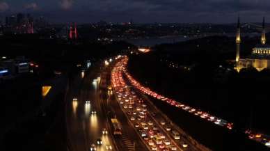 Dönüş yolundaki tatilciler İstanbul'da yoğunluk oluşturdu