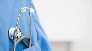 Deprem bölgesindeki 10 ilde doktorların devlet hizmet süreleri yüzde 15 kısaltıldı