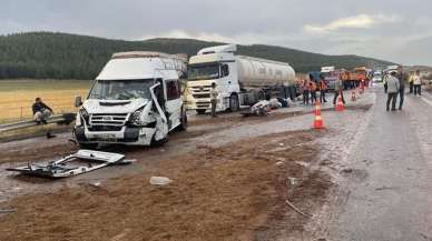 TAG Otoyolu'nda zincirleme kaza: 2 ölü, 20 yaralı