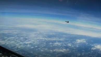 Havada tehlikeli anlar! Çin savaş uçağı, ABD jetine yakın uçuş yaptı... Görüntüleri Pentagon yayınladı