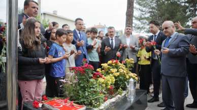 Şehit öğretmen Şenay Aybüke Yalçın, vefatının 6. yılında Çorum'daki kabri başında anıldı