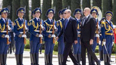 Cumhurbaşkanı Erdoğan, Azerbaycan’da resmi törenle karşılandı