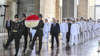 Sahil Güvenlik Komutanlığından Anıtkabir'e ziyaret