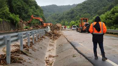 Zonguldak-İstanbul karayolun heyelan! Araç trafiğine kapatıldı