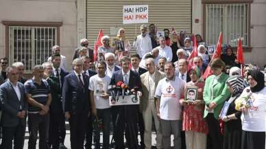 Diyarbakır annelerini ziyaret eden Cevdet Yılmaz: Eninde sonunda annelerin yüreği kazanacaktır