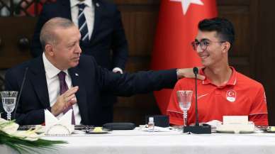 Cumhurbaşkanı Erdoğan Mete Gazoz'u tebrik etti