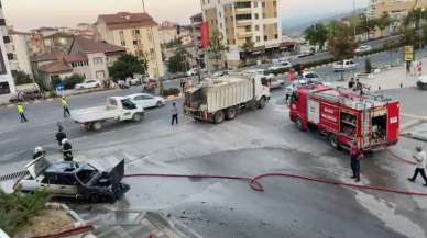 Kırmızı ışıkta bekleyen otomobil alevler içinde kaldı