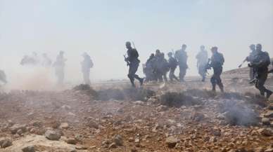 İsrail askerleri ve Yahudi yerleşimciler Filistinlilere saldırdı
