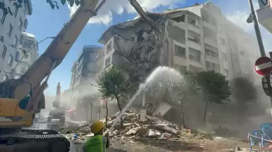 Bahçelievler'de patlama yaşanan bina kontrollü şekilde yıkılıyor