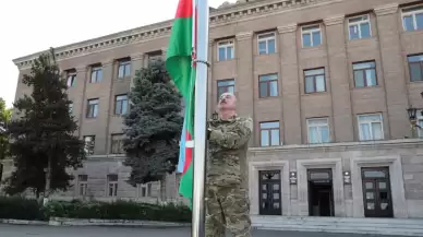 İşgalci rejim ''başkent'' diyordu! Aliyev o bölgede de bayrağı göndere çekti