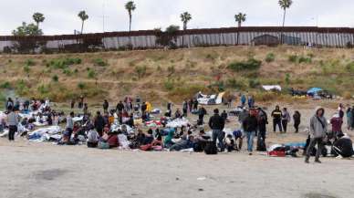 Meksika'da devrilen yük kamyonundaki 10 göçmen hayatını kaybetti