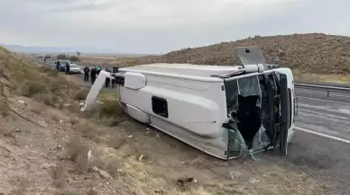 Kayseri'de midibüs devrildi: 15 yaralı