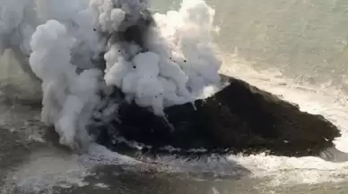 Japonya'da deniz altı yanardağ patladı, yeni bir ada oluştu