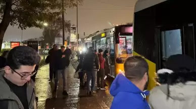 İstanbullular, gece saatlerinde toplu taşımayla ulaşım sağlamada zorluk çekiyor