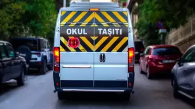 Kırmızı ışıkta duran okul servisi içindeki öğrencilerle birlikte kaçırıldı