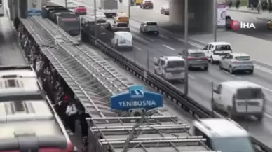 İstanbul'da çile sürüyor! Metrobüs arızalandı, vatandaşlar yolda kaldı