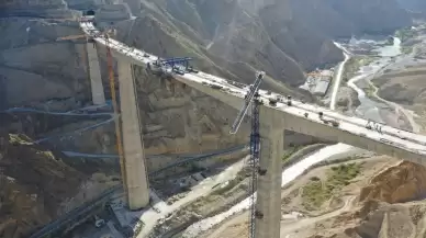 Türkiye'nin en yüksek barajına inşa edilen Yusufeli Viyadüğü tamamlandı