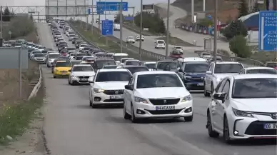 Bayram tatili dönüş yolculuğu... Bu daha başlangıç! "Kilit kavşak"ta trafik yoğunluğu