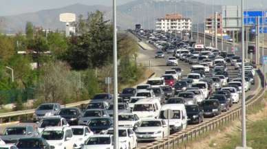 'Kilit kavşak'ta bayram dönüşü trafik yoğunluğu