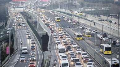 Yoğunluk yüzde 65'e çıktı... İstanbul'da şaşırtan trafik!